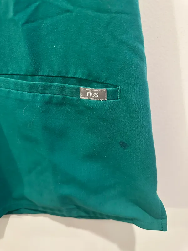 FIGS Casma Three Pocket Scrub Top - Image 4