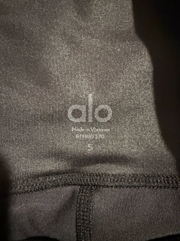 Alo Yoga 7" High-Waist Biker Short - Small - Image 4