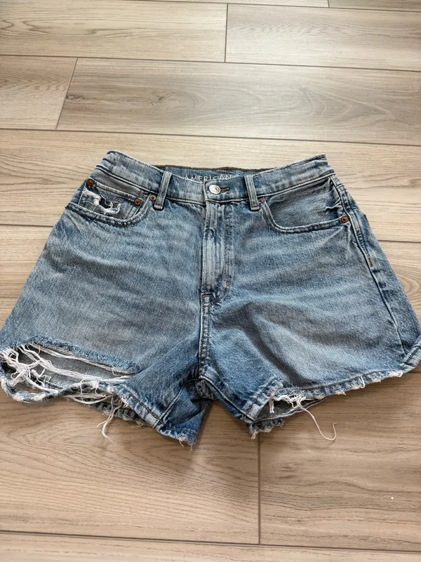 American Eagle Highest Rise 90’s Boyfriend Short - Image 3