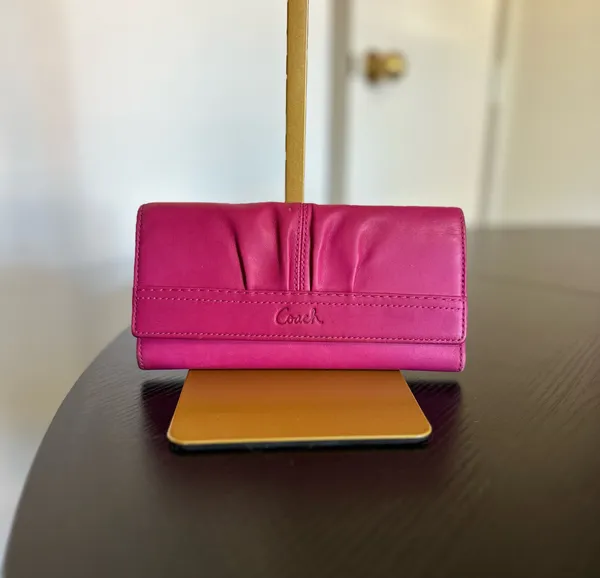 Vintage Y2K Coach Soho Pleated Trifold Wallet pink - Image 3