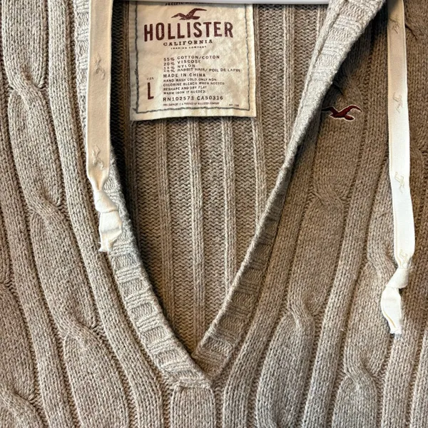 Hollister Y2K beige cable knit hooded deep v-neck rabbit hair sweater large - Image 3