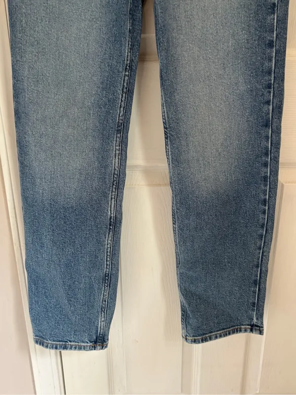 NWT!!! Eddie Bauer Authentic Perfect Straight Leg Jean in Vintage Wash - Image 5