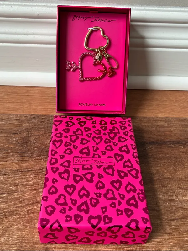 Betsey Johnson Hot Pink Heart Arrow Key & Card Holder Charm with Gold Accents - Image 11