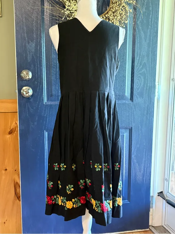 Vintage Riehl Modell Berchtesgaden German Dirndl Dress Black Floral Embroidery M - Image 5