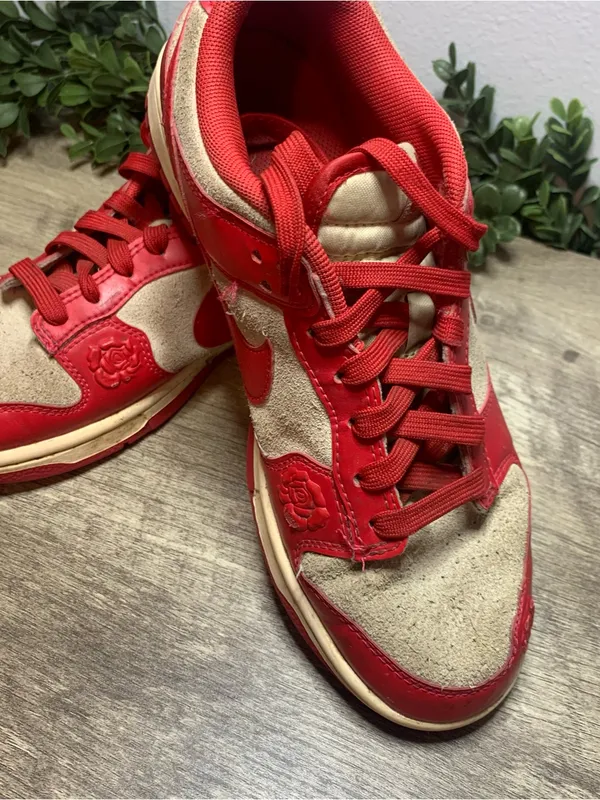 Nike Red Roses Low-Top Skate Sneakers Ladies Size 7 - Image 3