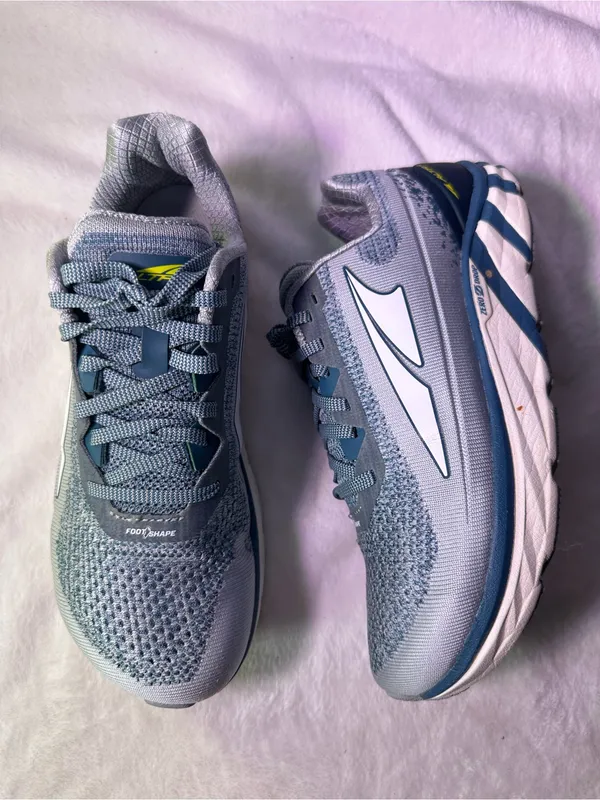 Altra Men’s Light Gray and Teal Road Running Shoes - Image 6
