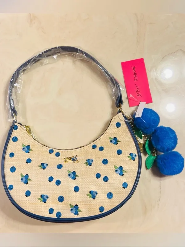 🫐👜BETSEY JOHNSON Straw Blueberry Shoulder Bag With Blueberry Pom-Pom Charm - Image 12