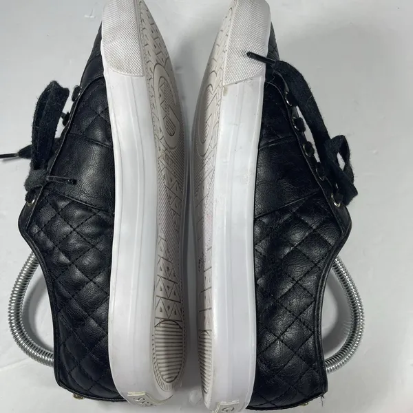 G by GUESS Women's Black Quilted Lace-Up Sneakers - Size 8.5M - Image 6
