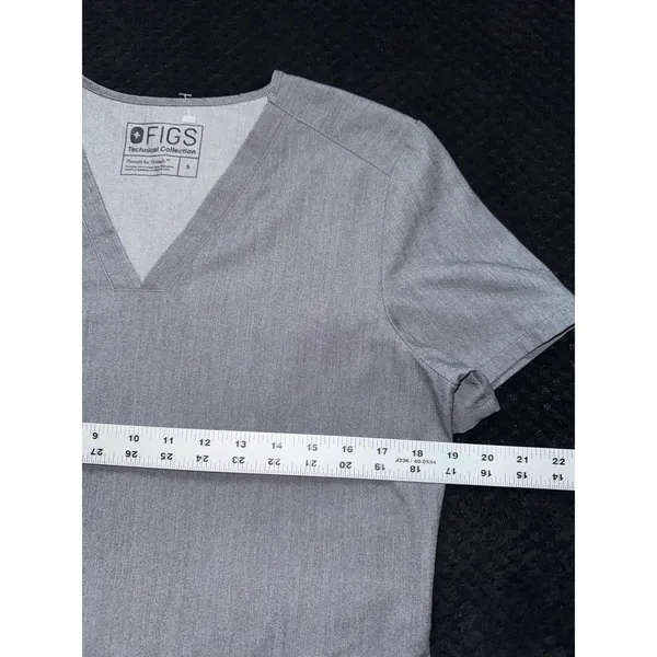 FIGS‎ Women's Technical Collection Scrub Top Gray Short Sleeve V Neck Sz Small - Image 6