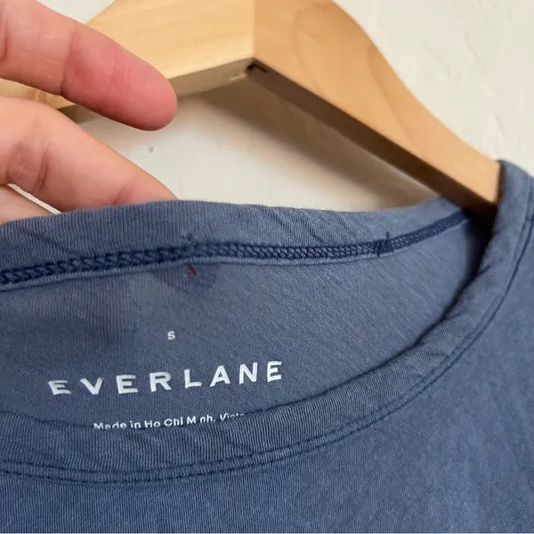 Everlane 100% cotton blue sleeveless shirt - Image 5