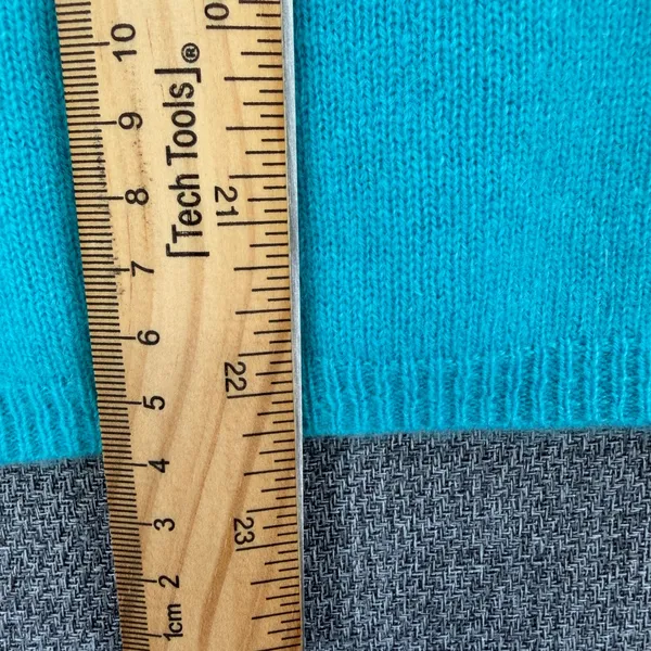 Quinn Cashmere Turquoise Blue Crew Neck Long Sleeve Sweater Luxury Lightweight - Image 6