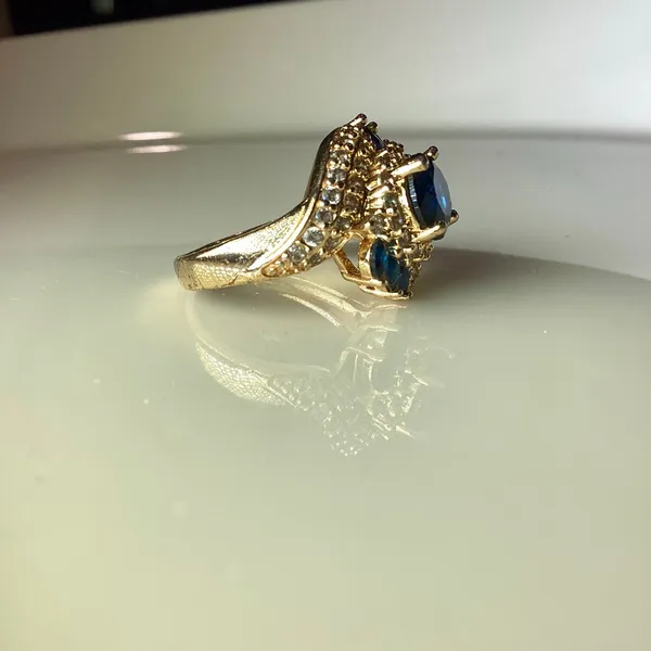 NWOT Sapphire Blue Crystal Cocktail Ring Gold - Image 5