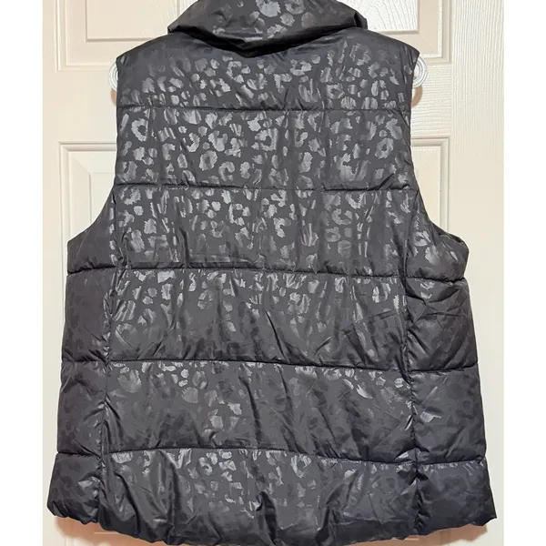 Old Navy Women's Gray Cheetah Print Puffer Vest Zips and Snaps Size XL - Image 3