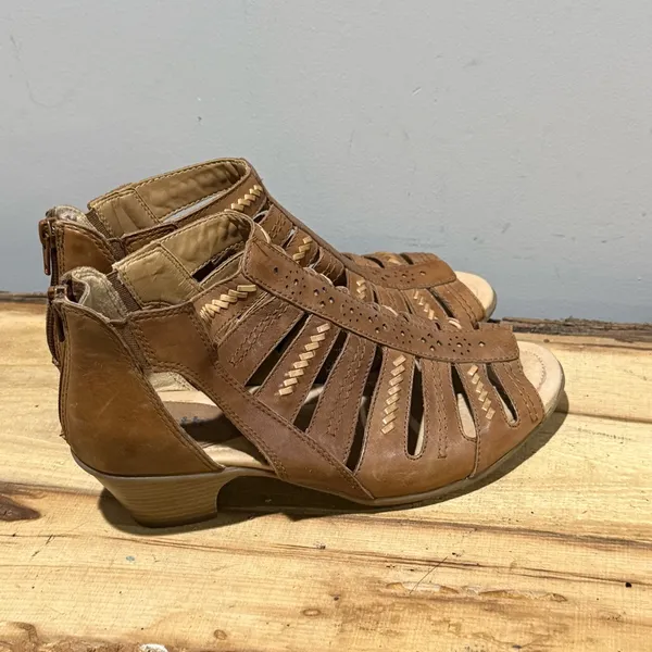 Earth‎ Vela Taupe Soft Leather Gladiator Sandals Size 9B A52 - Image 5
