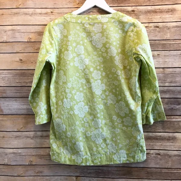 Peter Millar Green Floral V-Neck 3/4 Sleeve Top Size Small - Image 2