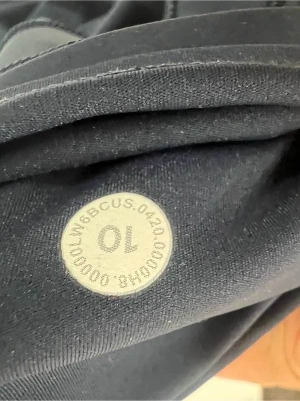 Lululemon Navy High-Waist Athletic Capri Leggings with Pockets - Image 11