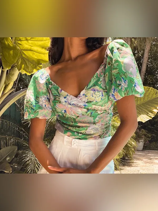 ASTR the Label Summer Magic Green Floral Print Puff Sleeve Wrap Top Blouse Small - Image 2