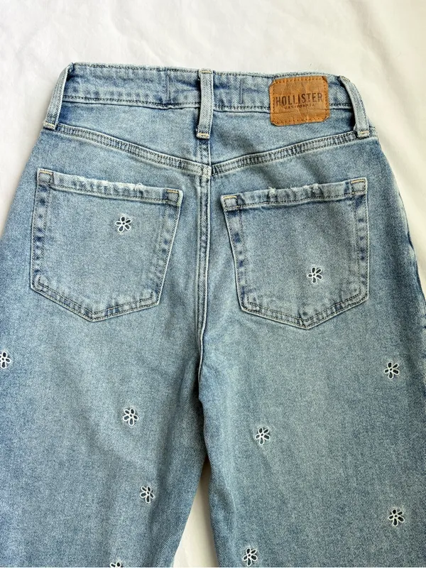Hollister W25S Ultra High Rise Dad Jeans Floral Embroidered Light Wash - Image 12