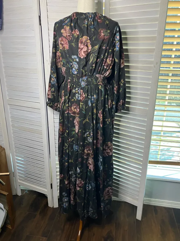 Torrid Dress Floral Black Maxi V-Neck size2 - Image 3