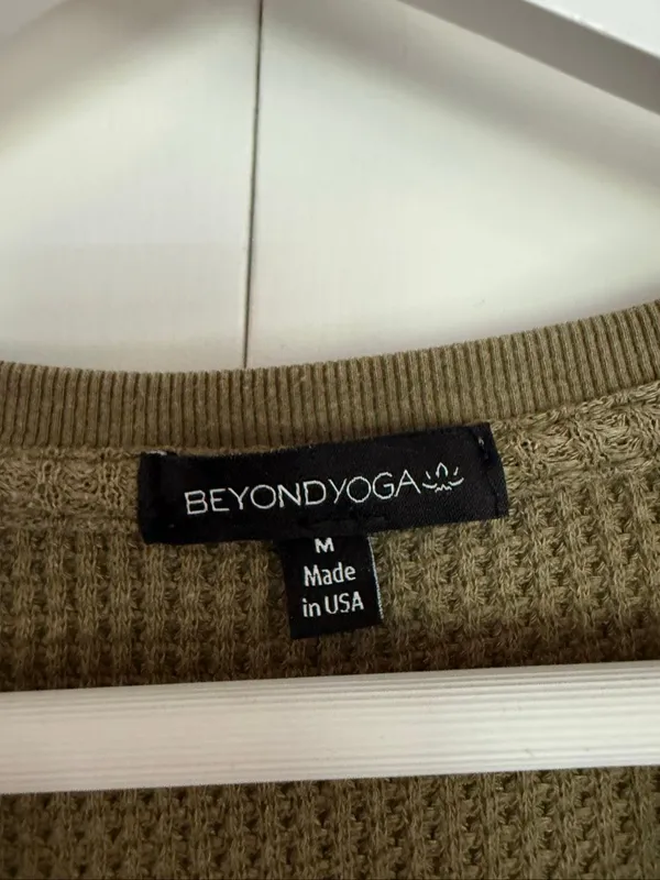 Beyond Yoga green waffled pullover size M - Image 3