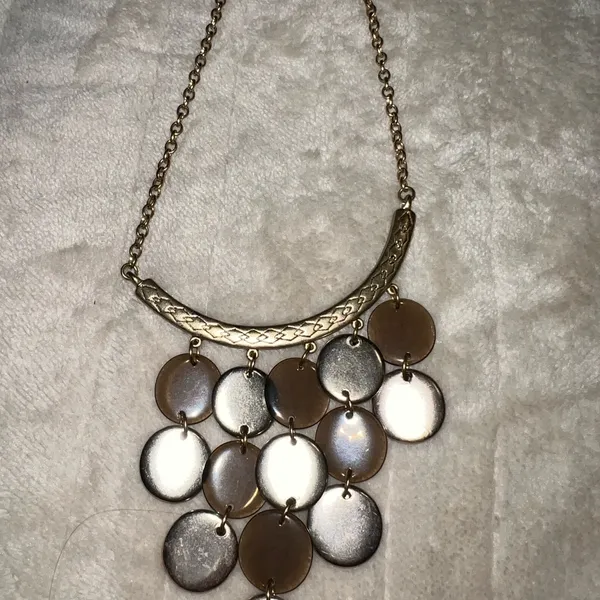 Elegant faux Gold and Cream Necklace Set - Image 3