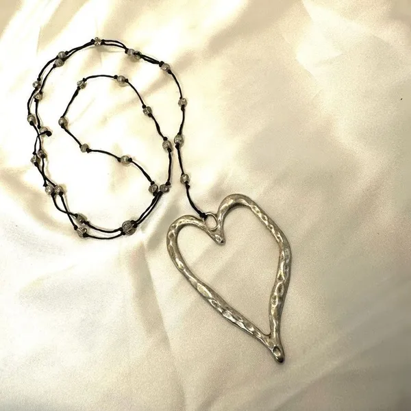 Silver tone long open heart necklace - Image 5