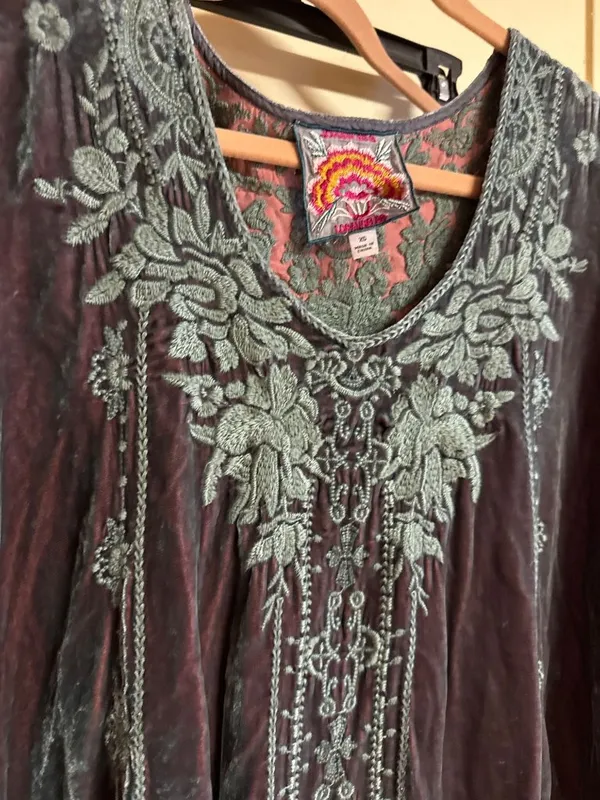 Johnny Was Velvet Embroidered Tunic Top XS Purple & Teal Rayon/Silk Blend - Image 4