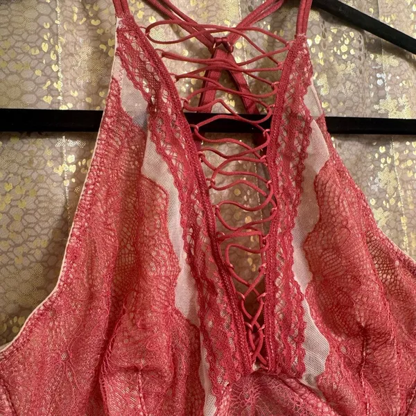 Victorias Secret Very Sexy High Neck Lace Strappy Bralette Begonia Soft Red Medi - Image 3