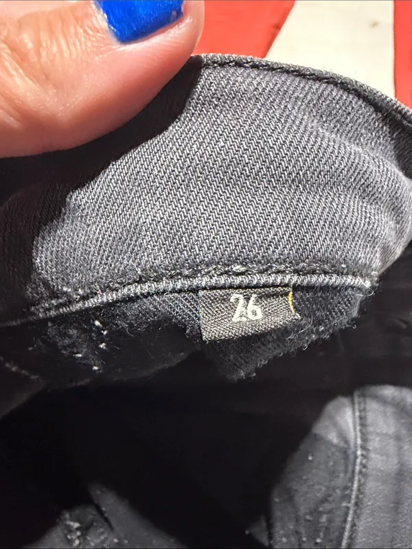 imogene + willie Elizabeth cutoff denim shorts hole 26 - Image 13