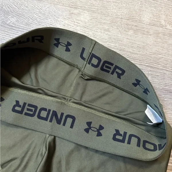 •UNDER ARMOUR• OLIVE GREEN SHORTS - Image 4