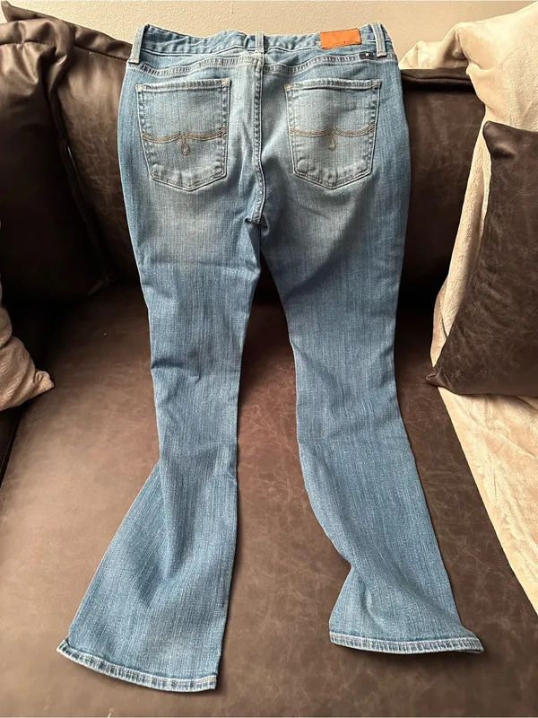 Lucky Brand Women's Medium Light Blue Flare Jeans - Image 6