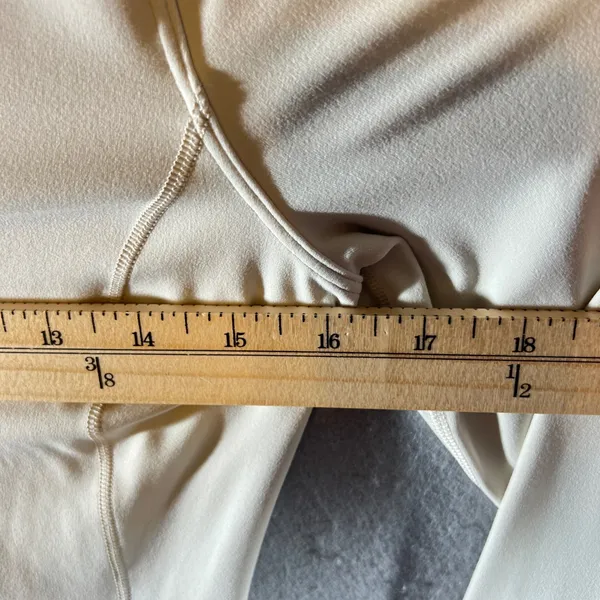 88 |‎ Lululemon Align Long Sleeve Beige Tan VNeck Cropped Womens 4 Balletcore - Image 4