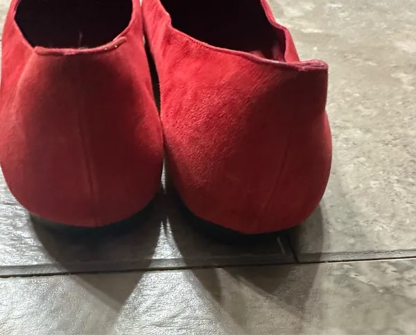 Yves Saint Laurent Red Suede Flats with Gold Toe Caps size 40/10US. - Image 4