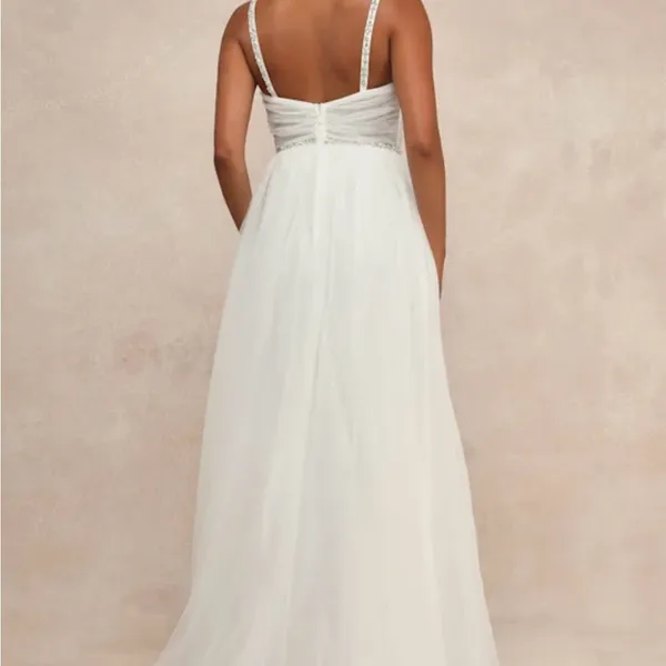 Lulu's White Wedding gown with Sweetheart Neckline - Image 3