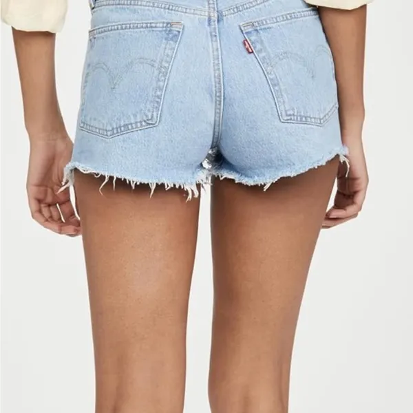 Levi's Women’s distressed shorts - Image 6