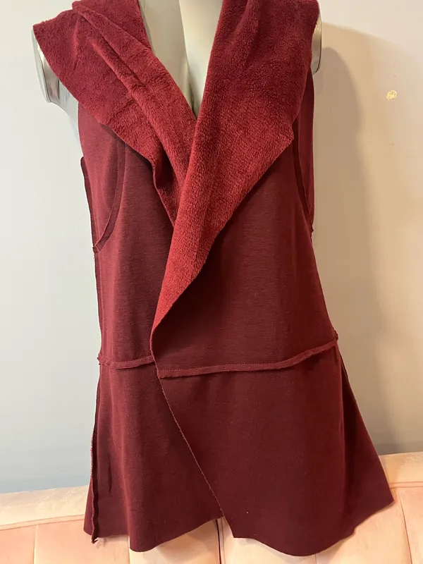 Altar'd State Burgundy Faux Fur Hooded Vest Sleeveless Open Cardigan Size M NWT - Image 6