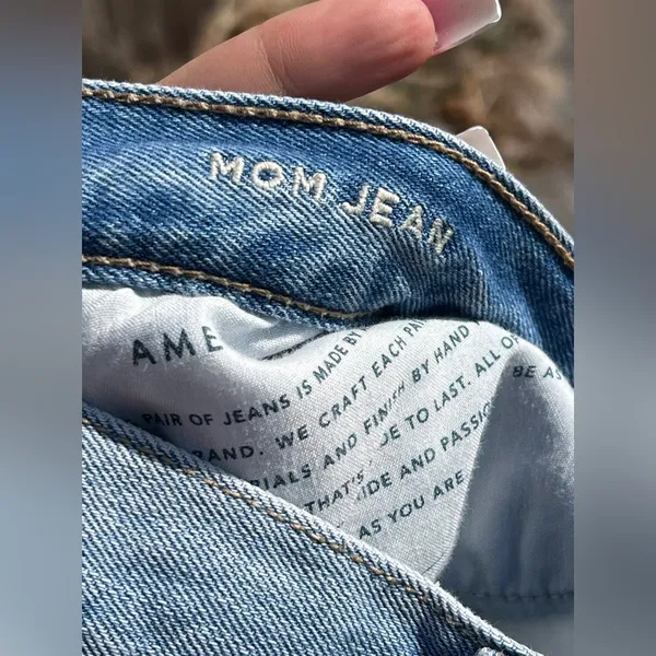 American Eagle 🦅 Distressed MOM Jeans - Image 10