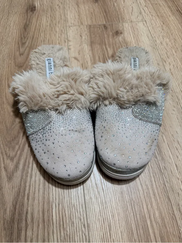 Gianni Bini Cheeky Rhinestone Heart Faux Fur Slippers Women's 7 Beige Silver - Image 4