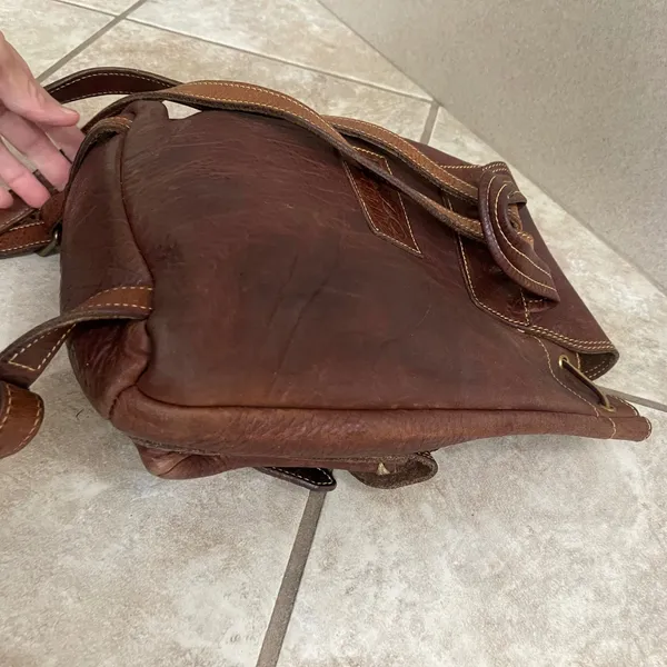 Roots x Enzo Angiolini VTG Leather Brown Buckle Drawstring Flap Backpack Purse‎ - Image 4