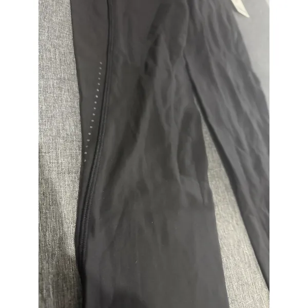 Lululemon NWT Women's Chase The Chill SHR Tight 28" Black Sz 6 - Image 2