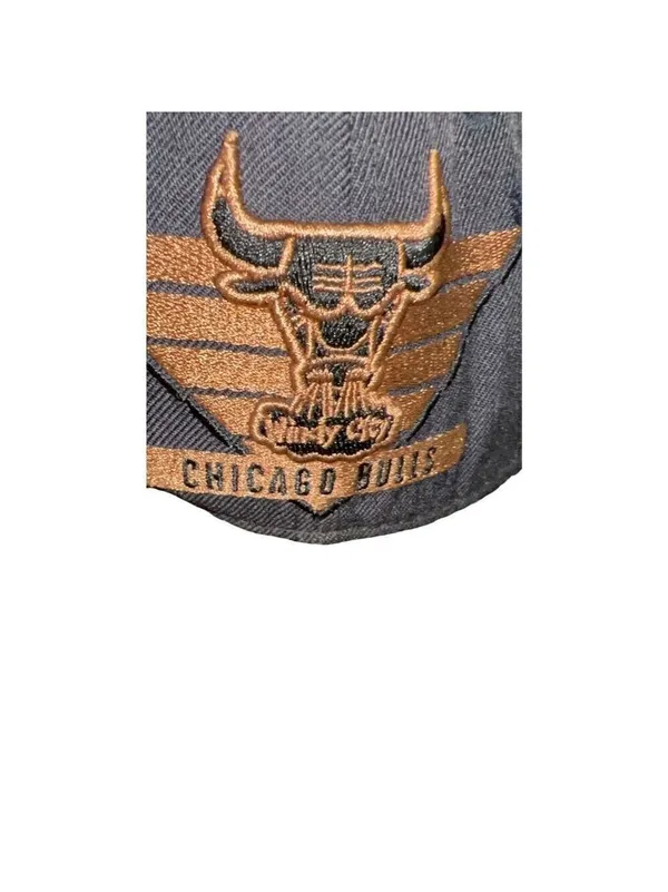 Vintage Chicago Bulls Windy City bulls hat - Image 9