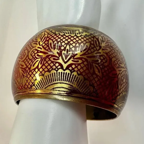 Red and gold tone wide brass bangle bracelet - Image 5