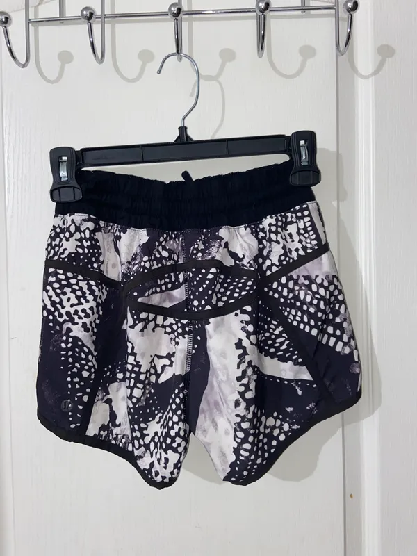 Lululemon Hotty Hot Short 4” - Image 3