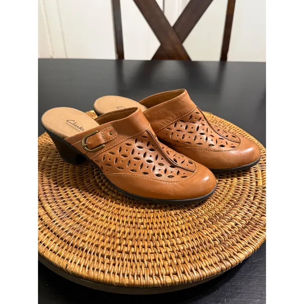 Clarks Bendables Tan Leather Perforated Buckle Heeled Mules Clogs Womens‎ Boho - Image 2