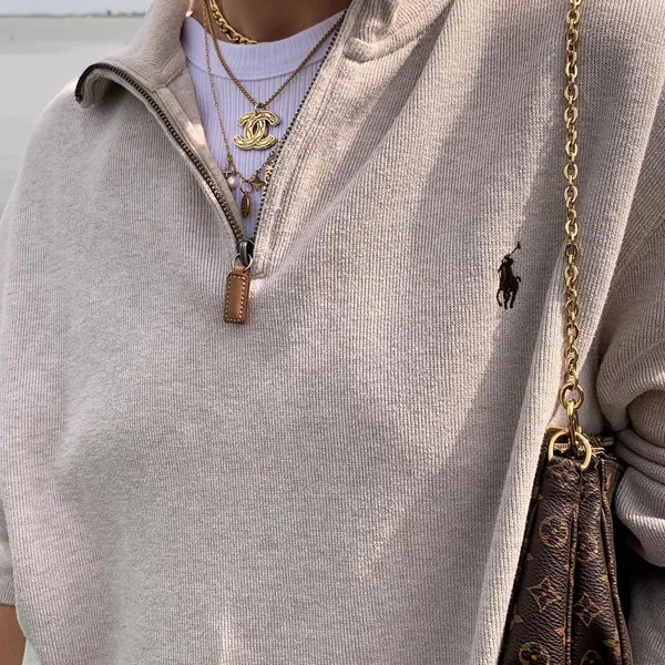 designer logo pendant on chain necklace Gold - Image 8