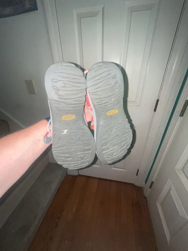 Keen Whisper women’s Waterproof Hiking Sandals - Image 3