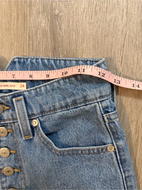 Levi’s 24 High Waisted Mom Jean Button Fly‎ Women's Casual Classic Blue Denim - Image 7