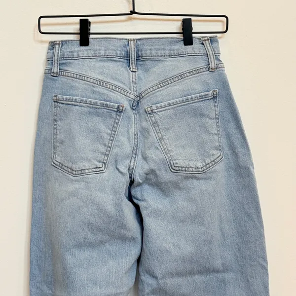 Old Navy WOW Barrel Leg Jeans Womens 0 High Rise Light Wash Cropped Denim - Image 5