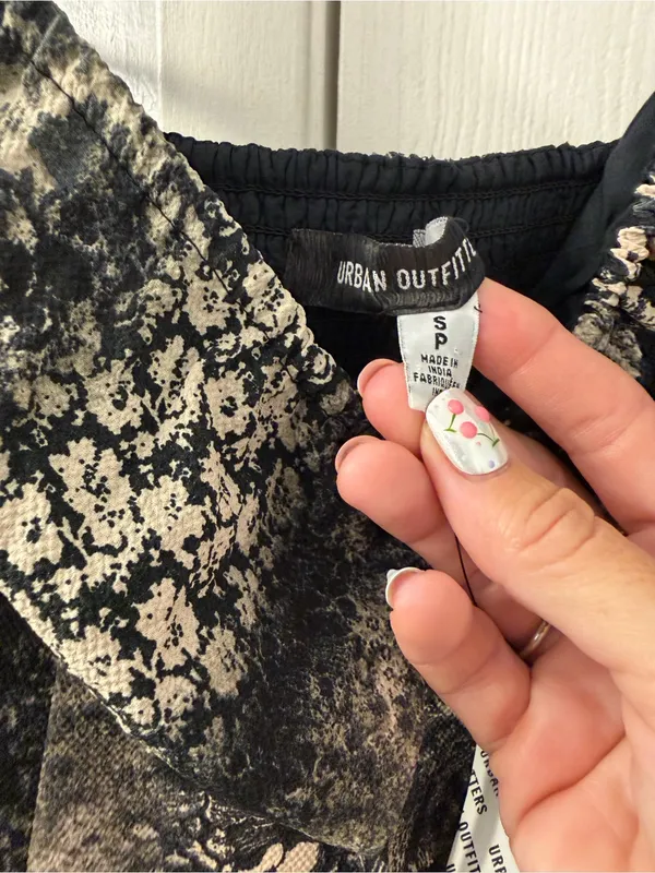 Urban Outfitters Black and Cream Floral Puff Sleeve Mini Dress NWT - Image 2