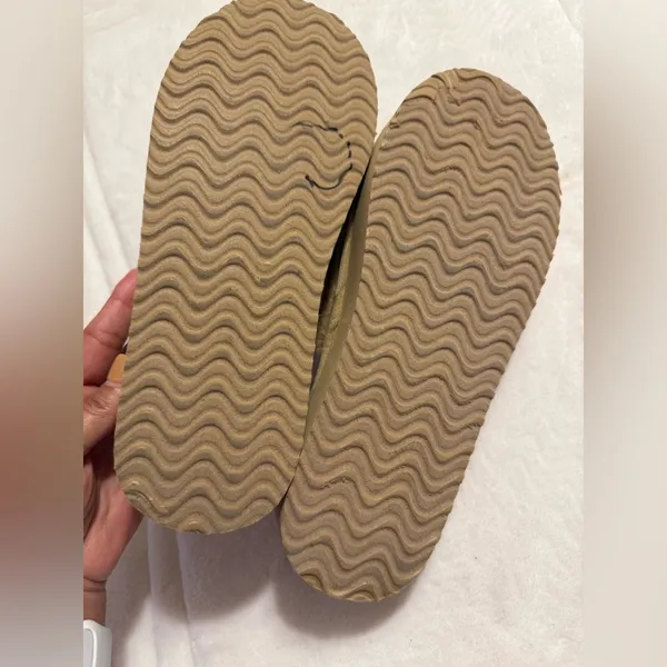 NWT MUK LUKS faux fur platform slipper, size medium (9-10) - Image 9